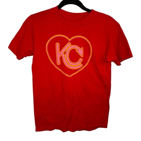 Red KC Heart Graphic T-Shirt - Picture 1 of 4